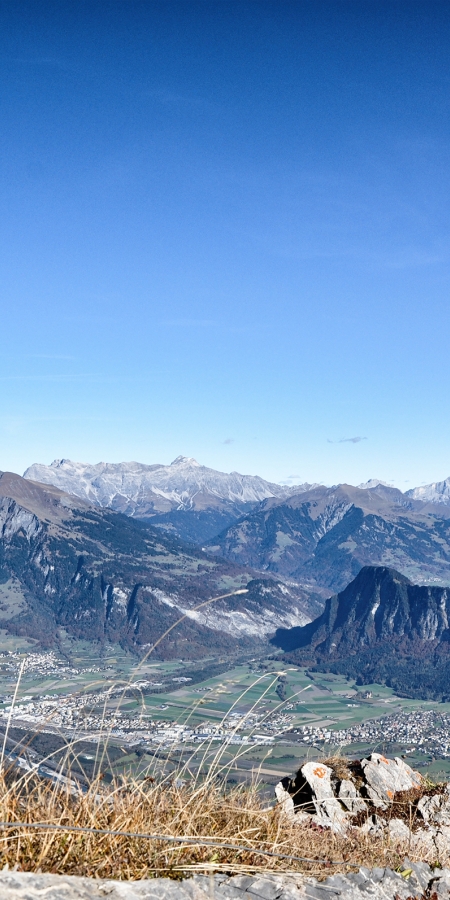 Blick von der Hinteren Alp am Calanda Richtung Rätikon