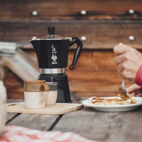 Bialaventura Surrein Agrotourismus Graubünden (Bild: Tina Gerber) Kaffee Fruchtkuchen Zvieri Bialaventura Surrein