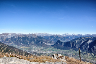 Blick von der Hinteren Alp am Calanda Richtung Rätikon (© Prezis GmbH www.prezis.gmbh)) Blick von der Hinteren Alp am Calanda Richtung Rätikon