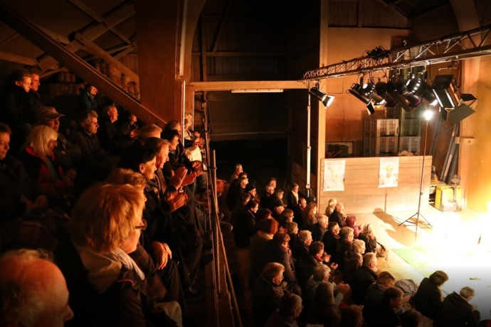 Theater auf dem Hof - einmal anders.