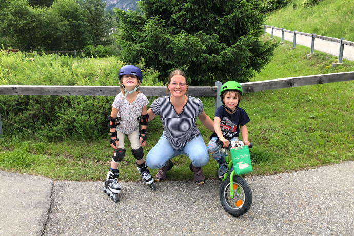 Mit Ladina und Nicolin beim Spielen Mit Ladina und Nicolin beim Spielen
