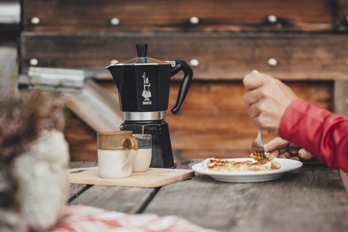 Kaffee Fruchtkuchen Zvieri Bialaventura Surrein